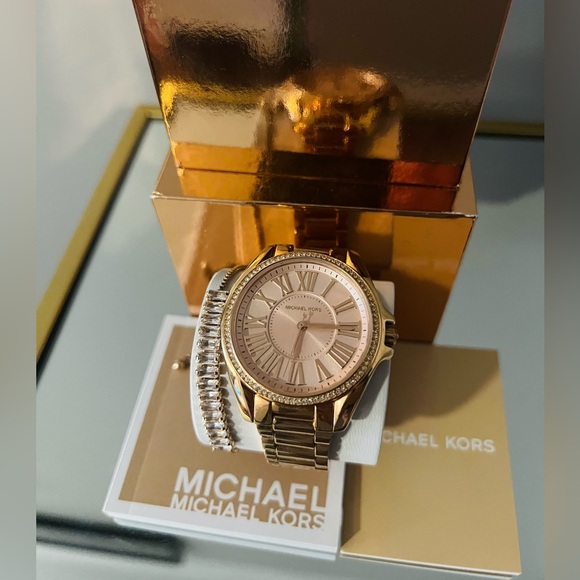 Michael Kors- Kaycie Pavé Rose Gold-Tone Watch - Picture 5 of 8